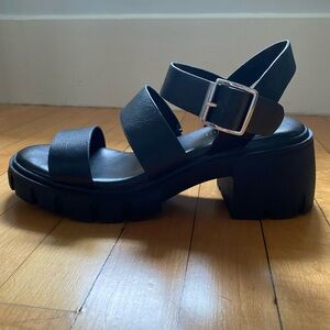 Womens Madden Girl Hewitt Platform Sandal - Black - Size 7